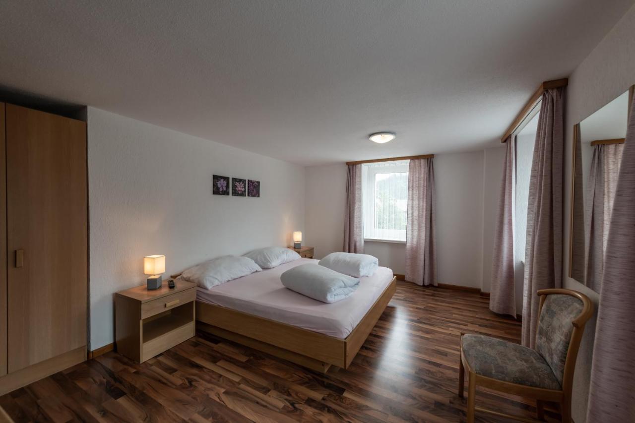 Hotel Greina Rabius Екстер'єр фото